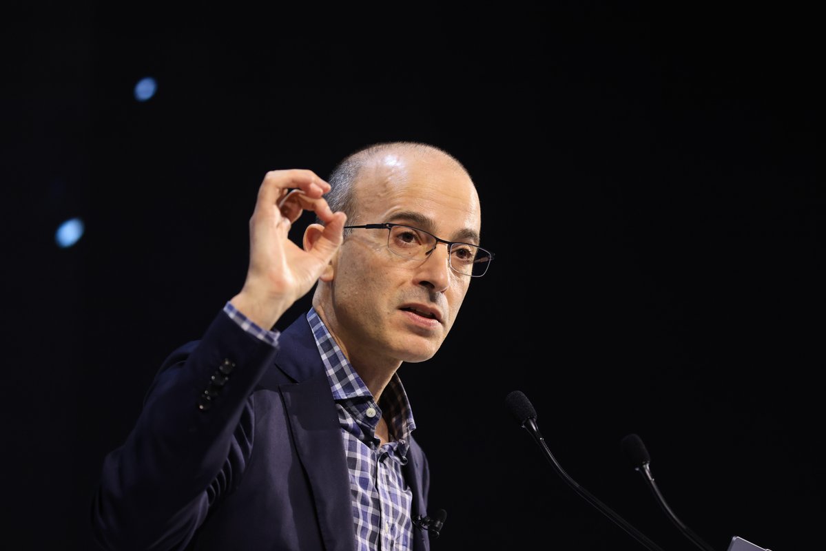 The author of 'Sapiens' says 'now is the time' to resist giving AI rights