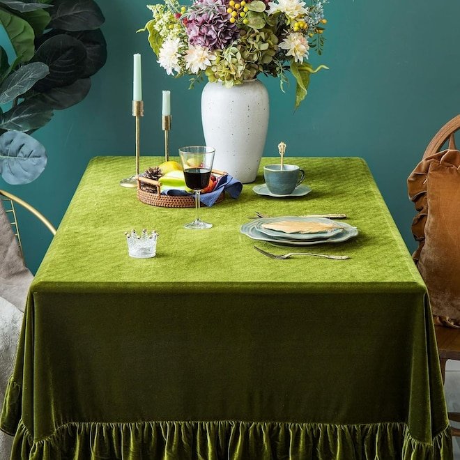 TikToker Making Tablescaping Viral Told Us the Key to a Winning Table