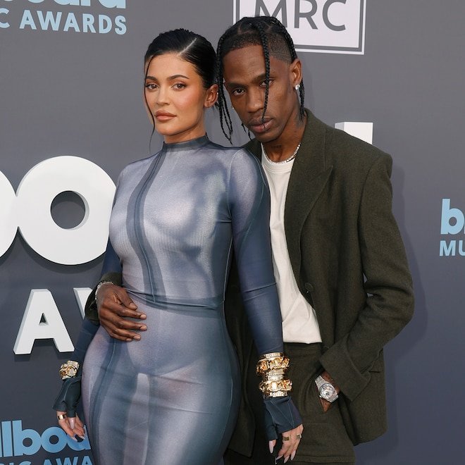 Travis Scott, Yeni Şarkısında Eski Sevgilisi Kylie Jenner'ın Göğüs Estetiğine Atıfta Bulundu