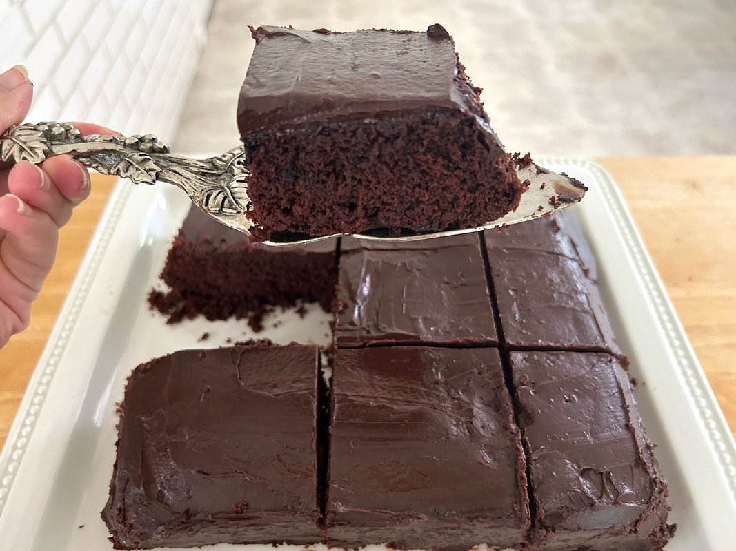 I made Ina Garten's easy and delicious chocolate cake. She: was right to call it a 'dessert everyone will remember.'