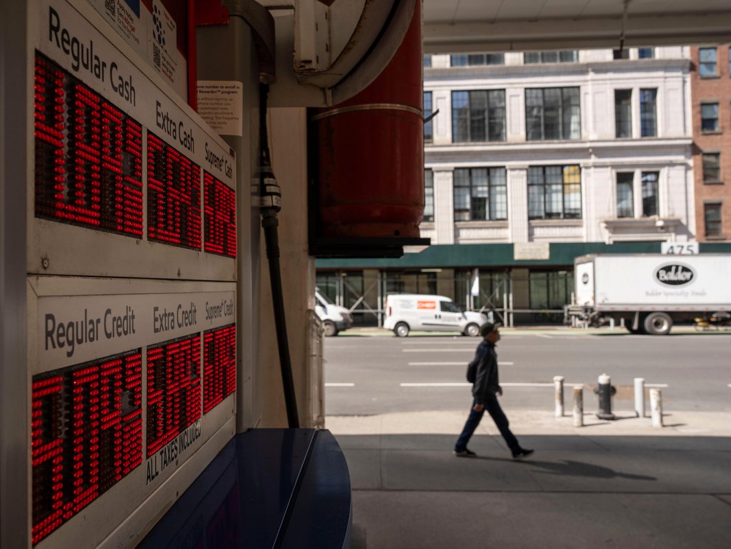 Surging oil costs pour fuel on the return-to-office debate