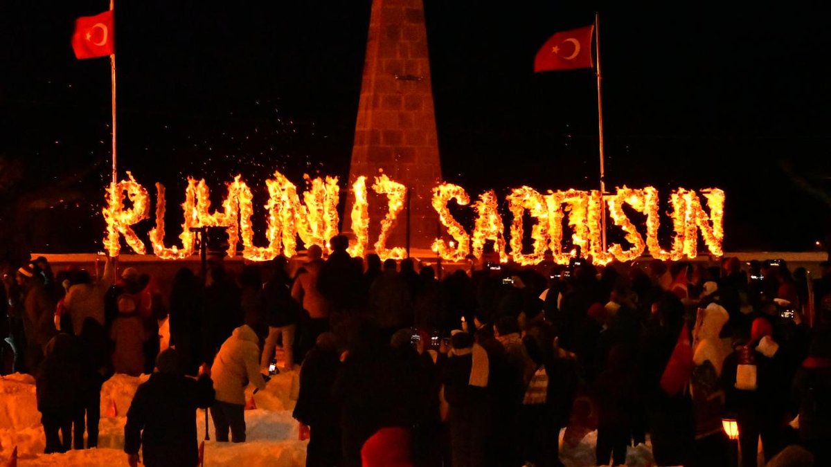 "Kars’ta Sarıkamış şehitleri için düzenlenen meşaleli yürüyüş etkinliği"
