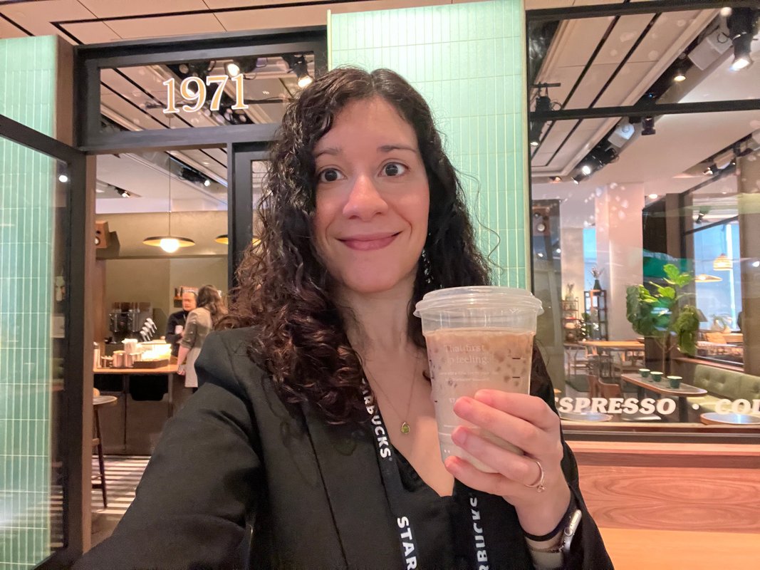 Starbucks’ın üç yıl aradan sonraki yatırımcı gününe katıldık, yeni: kafe modelini inceledik ve yeniden doğuş planını yerinde gördük.