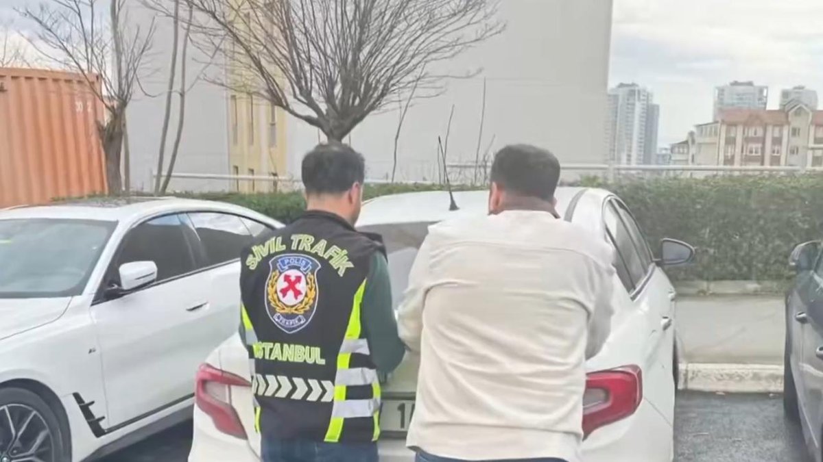 Trafikte otomobilin camını: kıran saldırgan şoför yakalandı