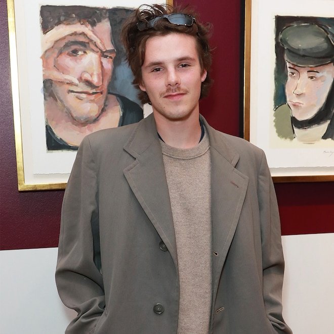 Cruz Beckham, Brooklyn Beckham'ın Kendisini Engellediğini ve Ailelerinin Instagram'da Yer Aldığını İddia Ediyor