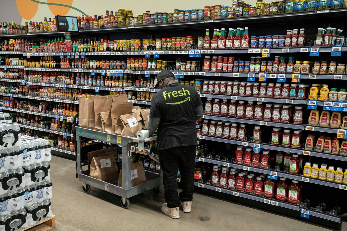 "Boş dükkanlar ve sebze reyonunda masaj koltukları: Amazon Fresh çalışanları zincirin çöküşünü anlatıyor"