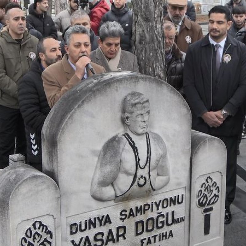"Ünlü güreşçi Yaşar Doğu, kabri başında hatırlandı"