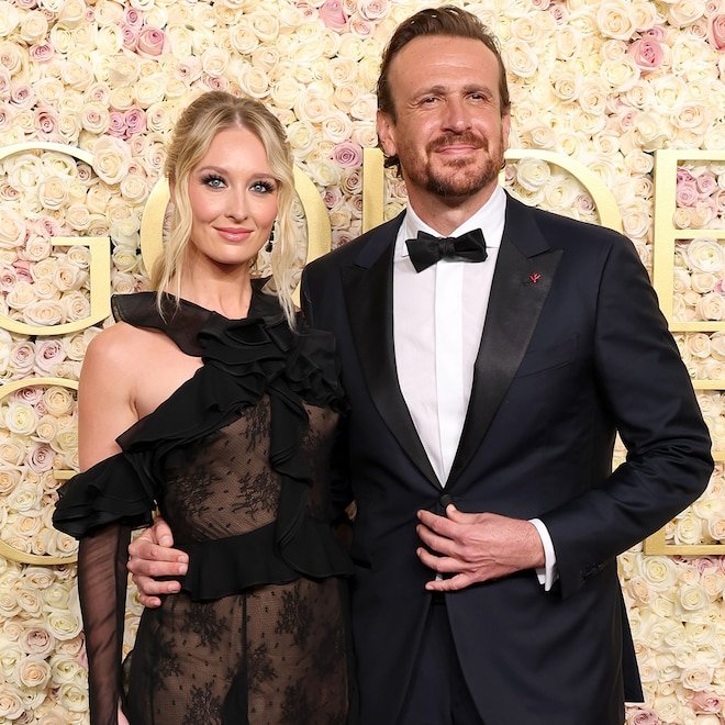 Jason Segel'in Nişanlısı Kayla Radomski, Nişan Davetini Tanıttı