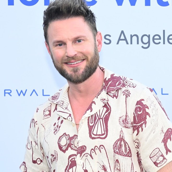 Bobby Berk, Karamo Brown ile yaşanan: Queer Eye gerginliğine yanıt verir gibi görünüyor