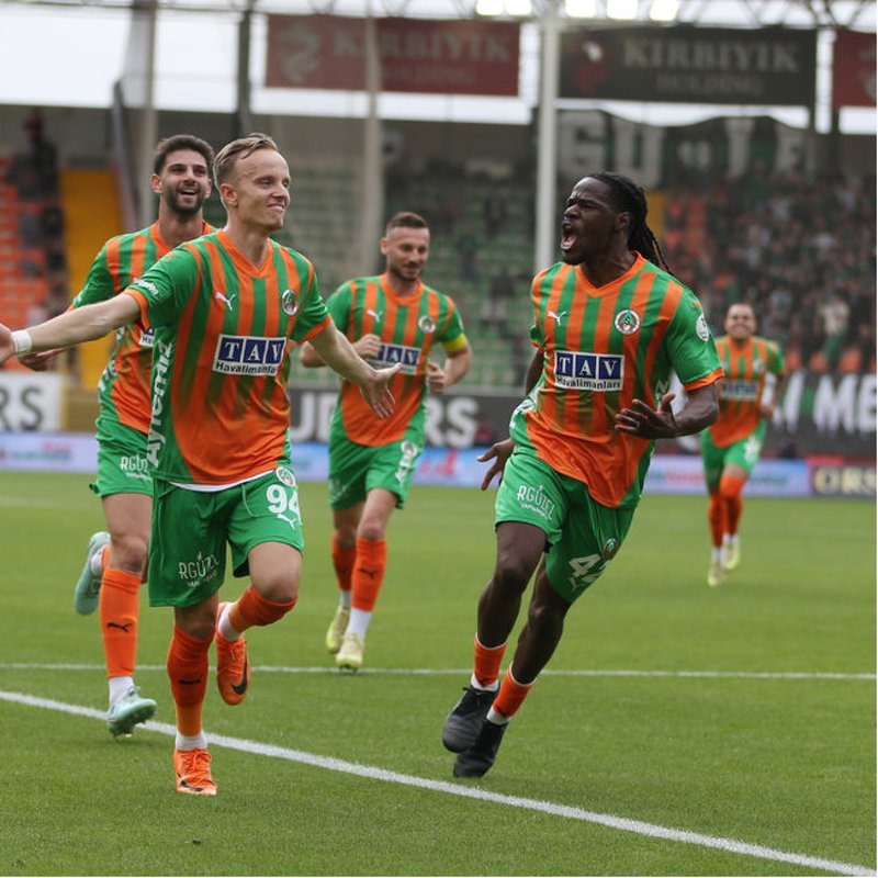 Alanyaspor'dan beş gollü resital!