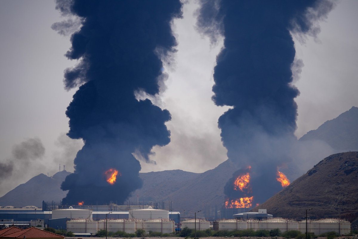 Photos show a major fire at a key UAE oil port, a day after the US struck a major Iranian depot