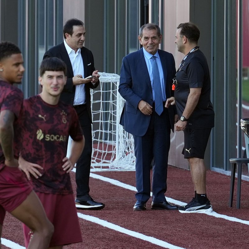 "Galatasaray'da kritik toplantı: Pape Gueye ile ilgili son gelişmeler!"