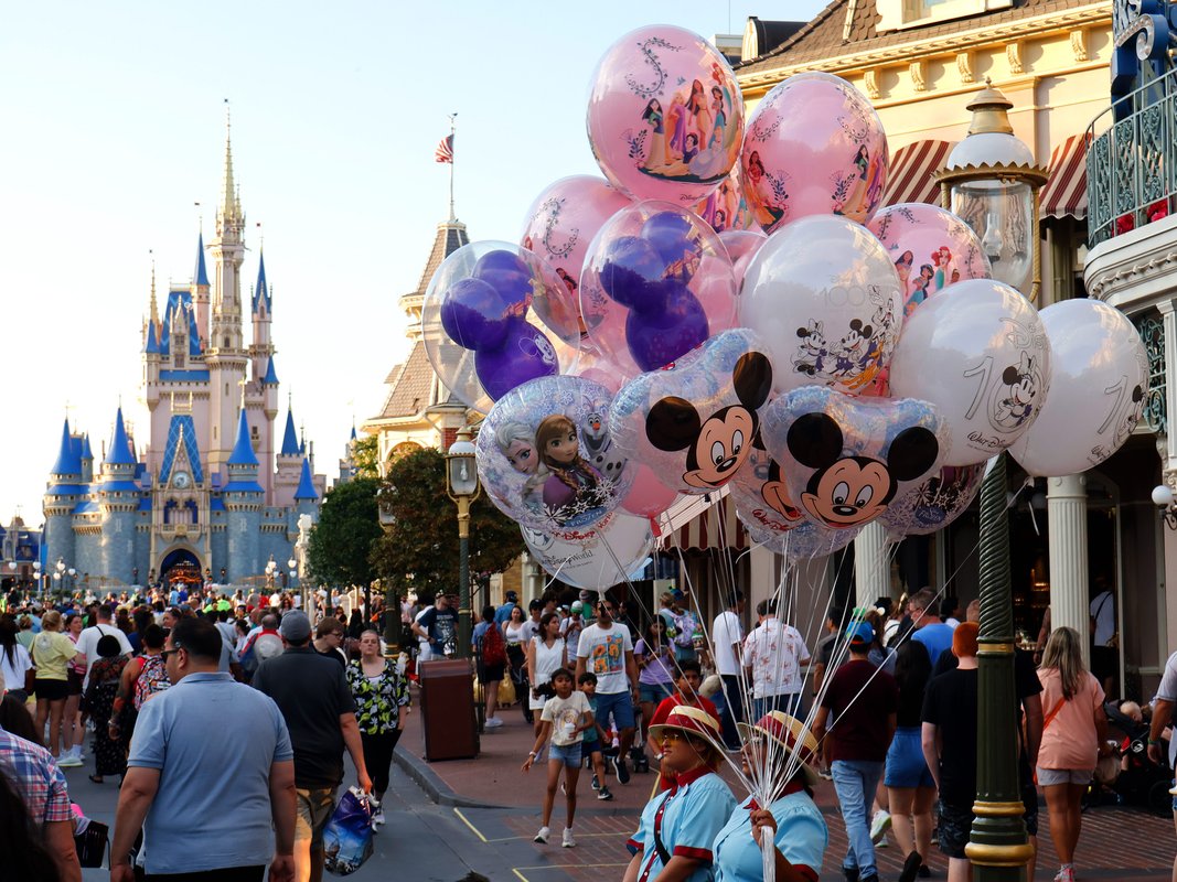 "1955'te açılış günü Disneyland bilet fiyatı 1 dolardı. Disney parklarının fiyatları nasıl hızla yükseldi?"