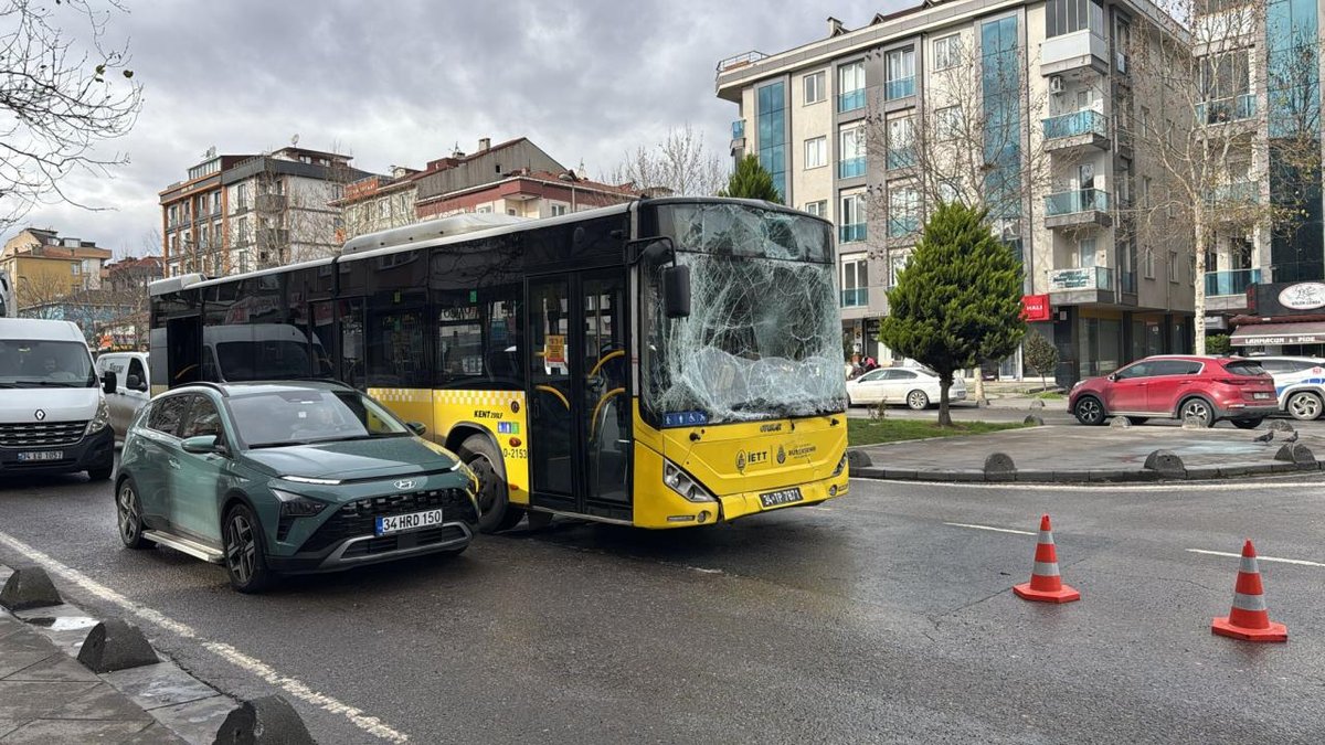 Sancaktepe'de meydana gelen zincirleme trafik kazasında beş kişi yaralandı
