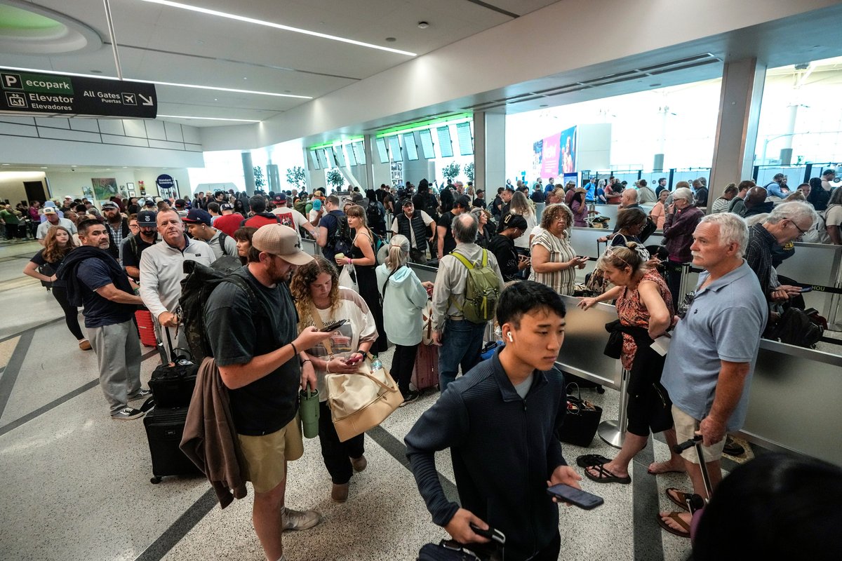 Here's how to check TSA: wait times before your flight