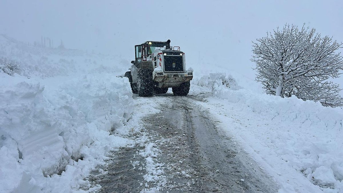 "17 şehirde etkili kar yağışı: 4.133 yol trafiğe kapandı"