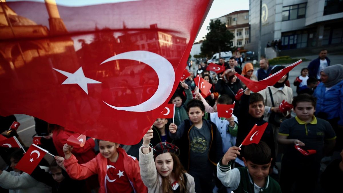 "Okullar ikinci dönemde 'Bayrak: Sevgisi' temasıyla eğitim faaliyetlerine başlayacak"