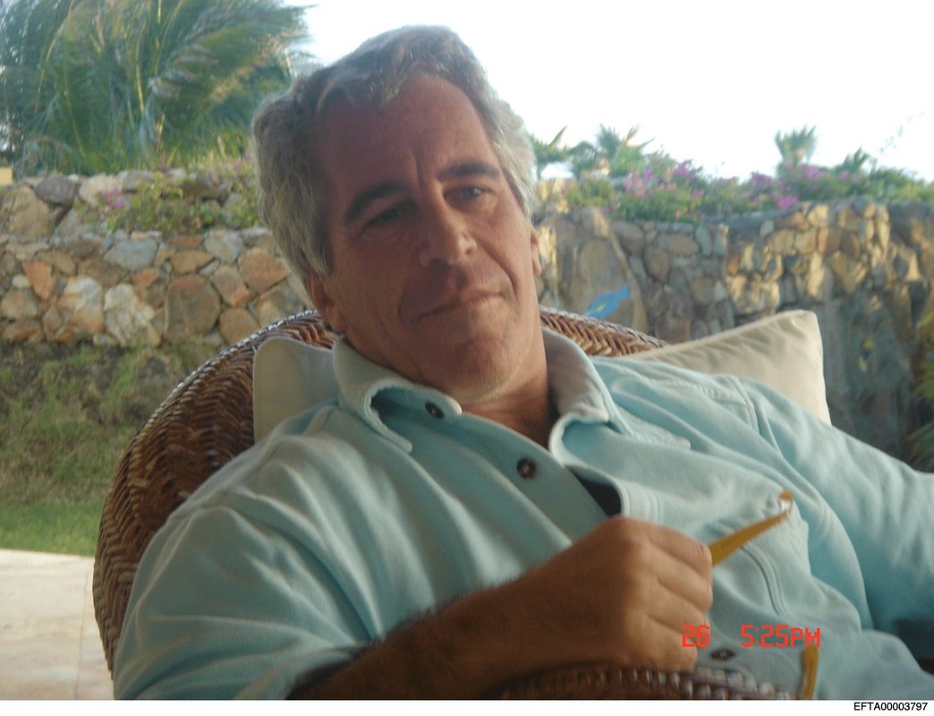 Jeffrey Epstein's personal lawyer says he took out huge: cash withdrawals because he had trouble getting a credit card