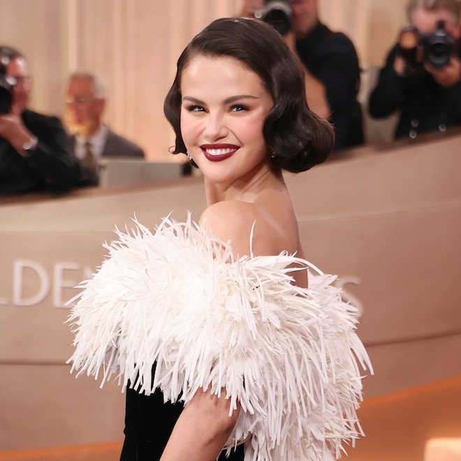 Selena Gomez'in Altın Küre Kırmızı Halı Görünümü Büyüleyici Bir Etki Yarattı