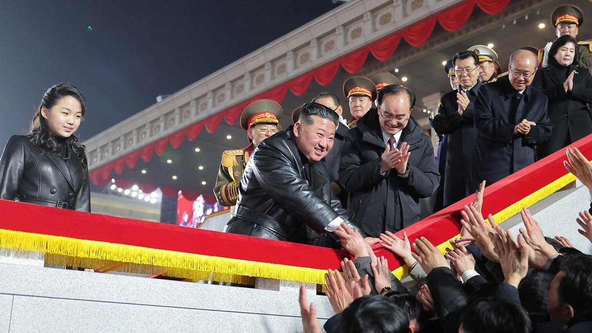 Kim Jong Un ve kızından eşleşen kıyafet: Halefiyet tartışmaları alevlendi