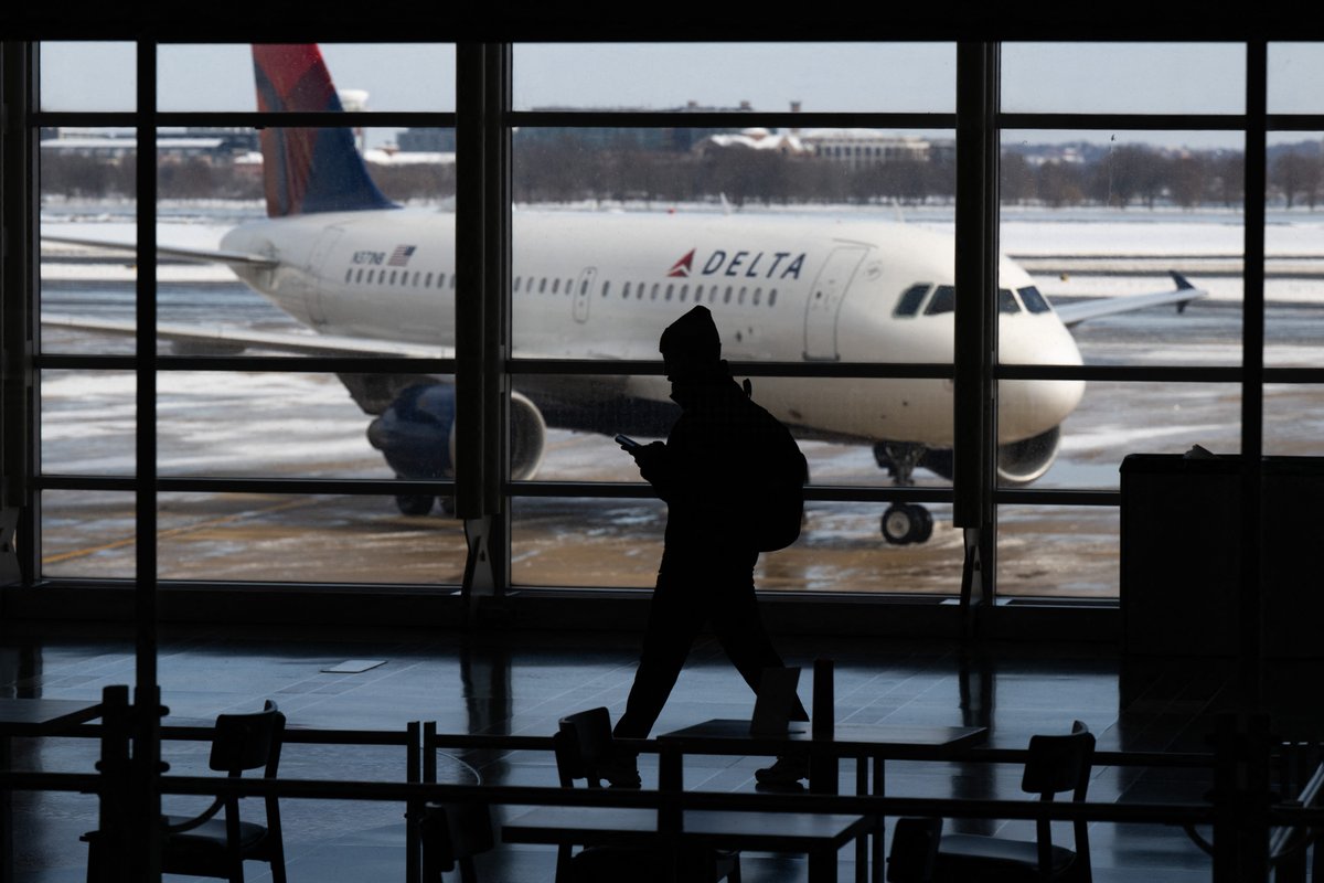 Delta is canceling hundreds of flights due to: crew and scheduling challenges, an internal memo shows