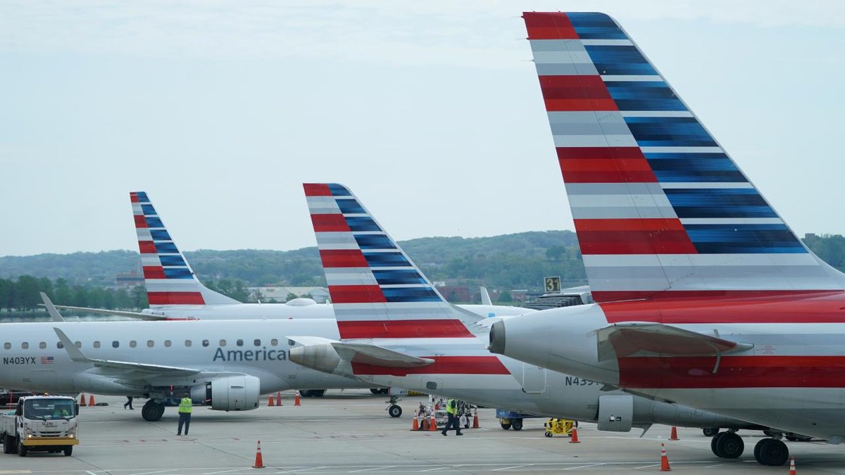 American Airlines uçağında kurşun deliği tespit edildi