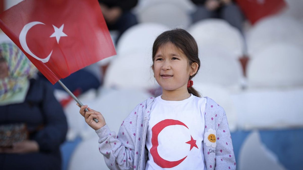 "Öğrenciler, ikinci yarıyı Bayrak Aşkı ile açacak"