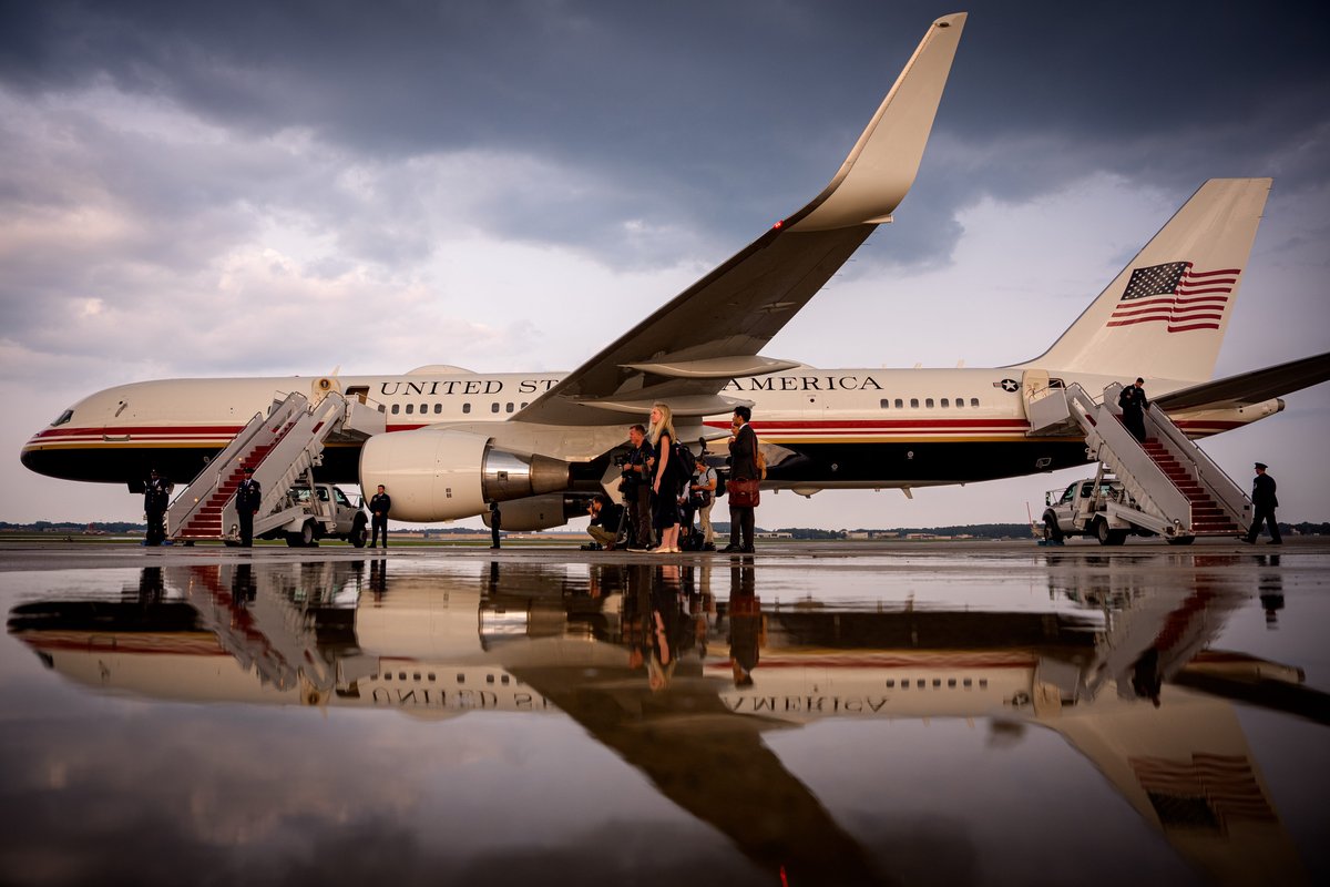 Another presidential plane just got Trump's signature makeover. Take a look inside the C-32 jet used as Air Force Two.