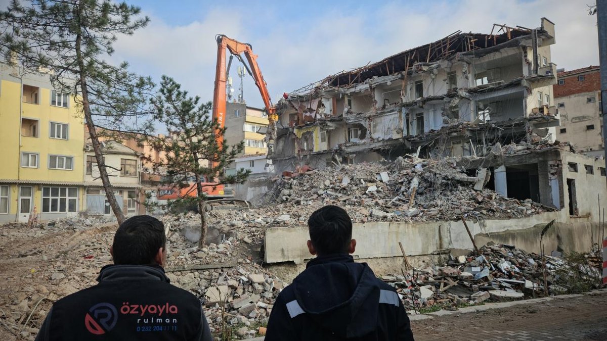 "Balıkesir'de yıkımı gerçekleşen ağır hasarlı bina sayısı 814'e ulaştı"