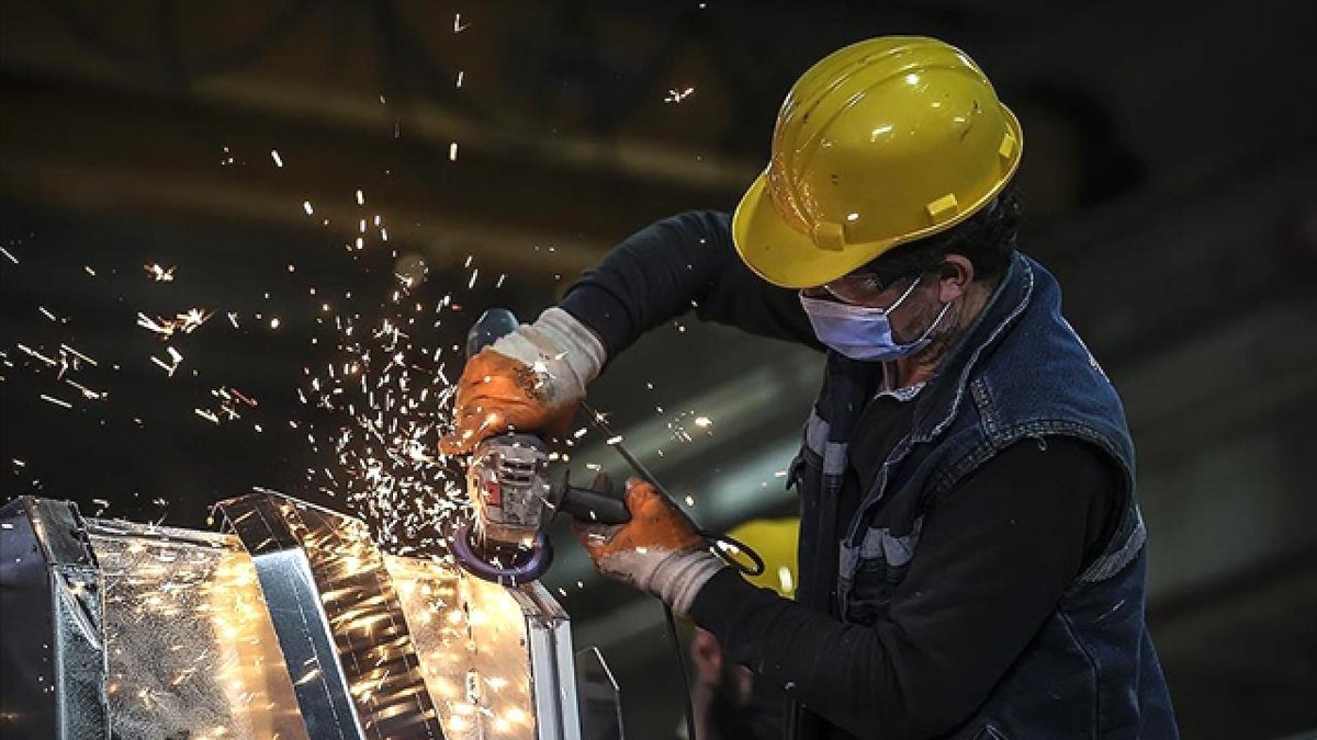 "Belirli meslek gruplarında mesleki yeterlilik belgesi alma zorunluluğu getirildi"