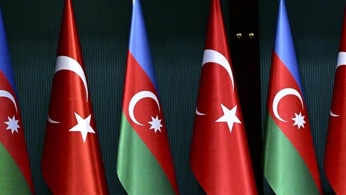 "Türkiye ile Azerbaycan Arasındaki: İlişkilerin 34 Yılına Genel Bakış"