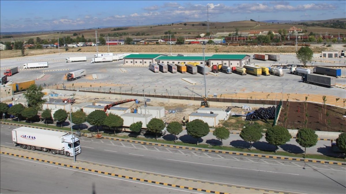 Türkiye'de güvenli tır park alanları, Avrupa Birliği standartlarına uygun şekilde yeniden yapılandırılacak.