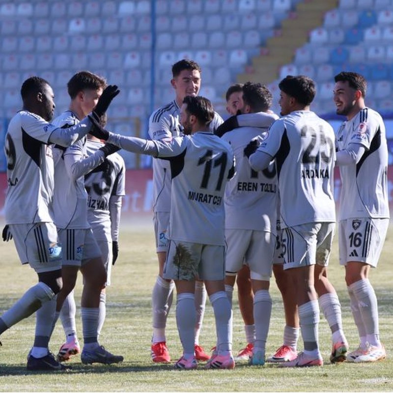 "Erzurumspor FK, kupa maçında rakibini iki golle mağlup etti!"
