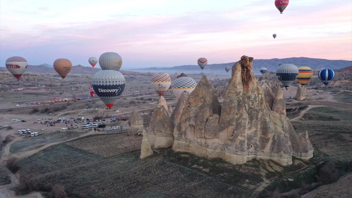 Kapadokya'da balon turlarına 754: bin 98 kişi katıldı