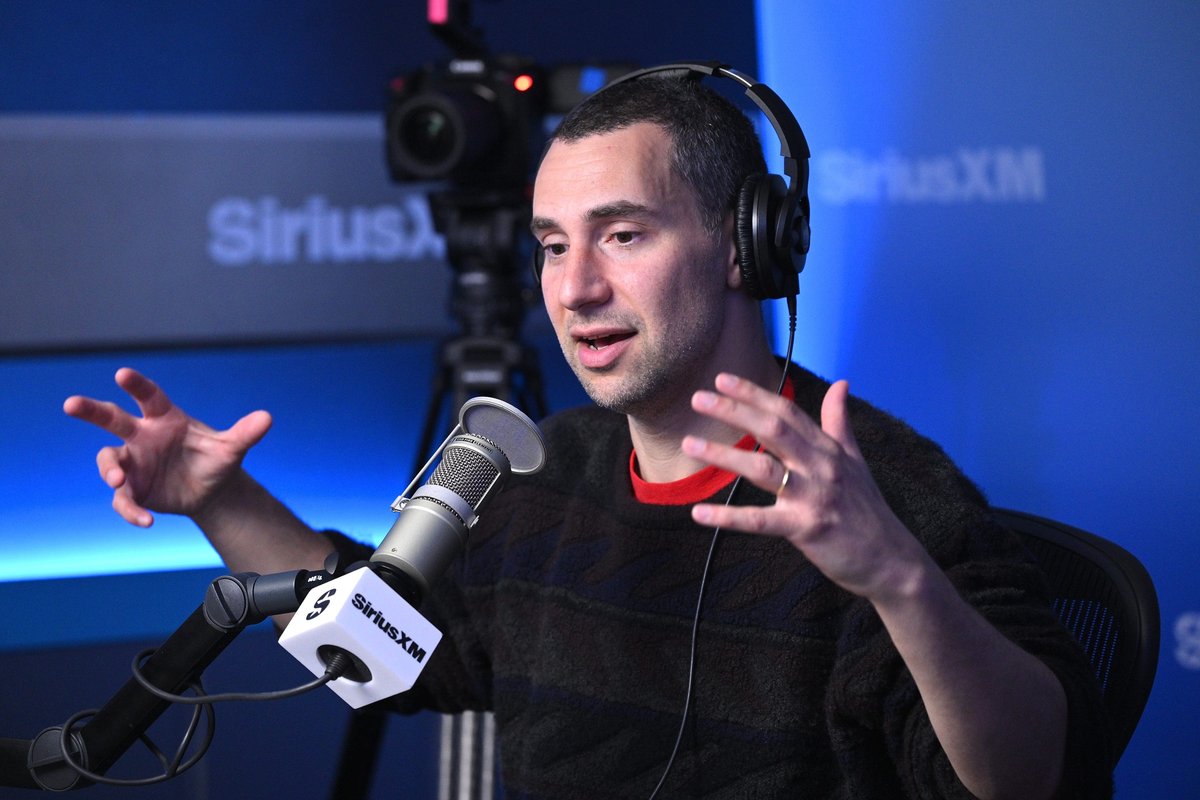 Jack Antonoff tells people who are making: AI art to 'drive right off that cliff'
