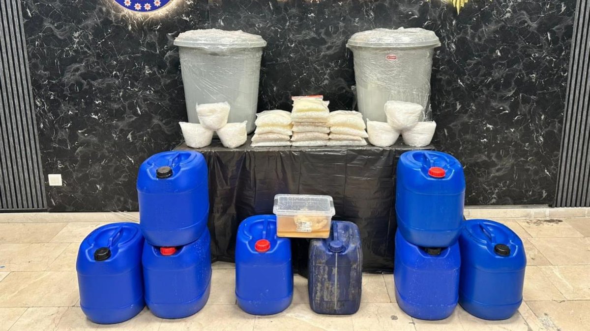 İstanbul'da, iki yüz kırk kilogram uyuşturucu madde yakalandı.