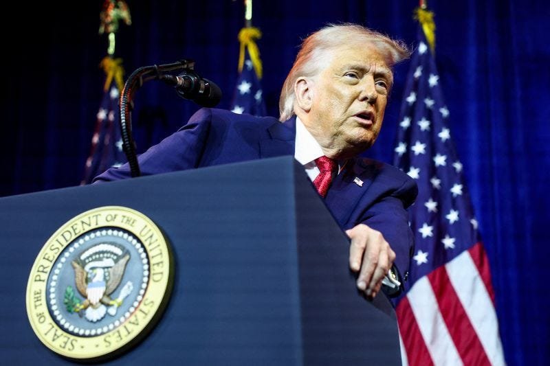 Donald Trump, Venezuela'nın ABD'ye 30 ila 50 milyon varil petrol vereceğini ve bunun kontrolünü alacağını belirtti.