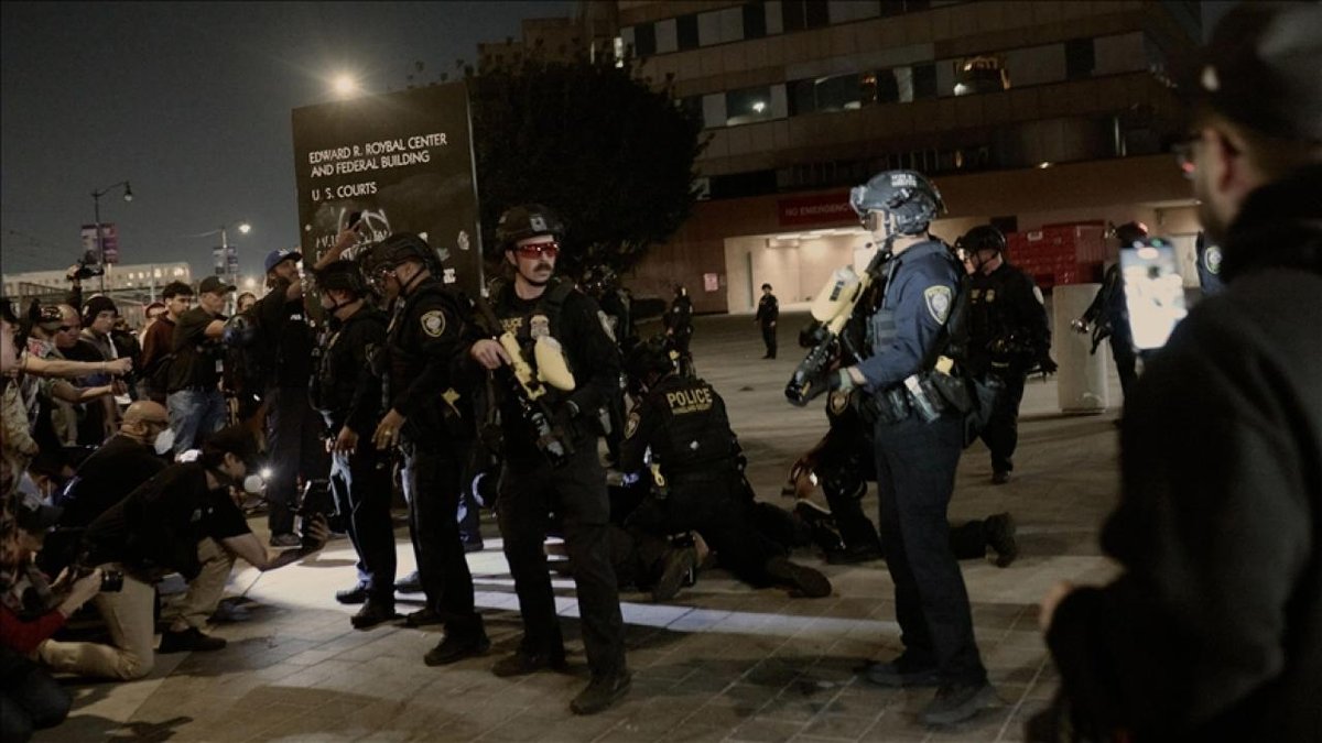 "Los Angeles'taki ICE karşıtı eylemlerde birçok birey gözaltına alındı"