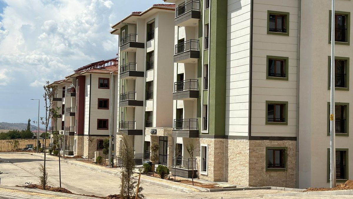 "Devlet, deprem bölgesindeki en genç hak sahibine konut sağladı"
