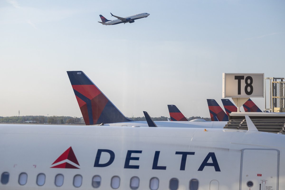 Delta Air Lines temporarily halts perks for members of Congress, citing the partial government shutdown