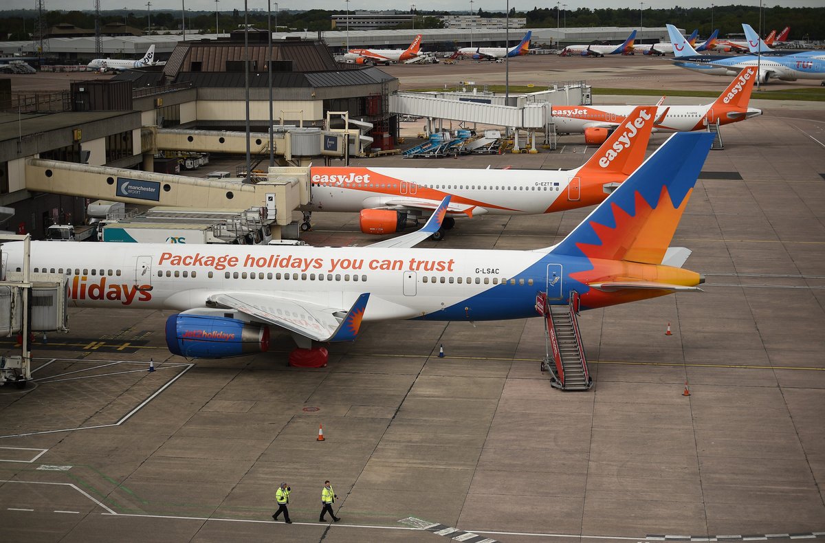 An airline barred 2 passengers after an in-flight brawl and plans: to go after them for the cost of diverting the plane