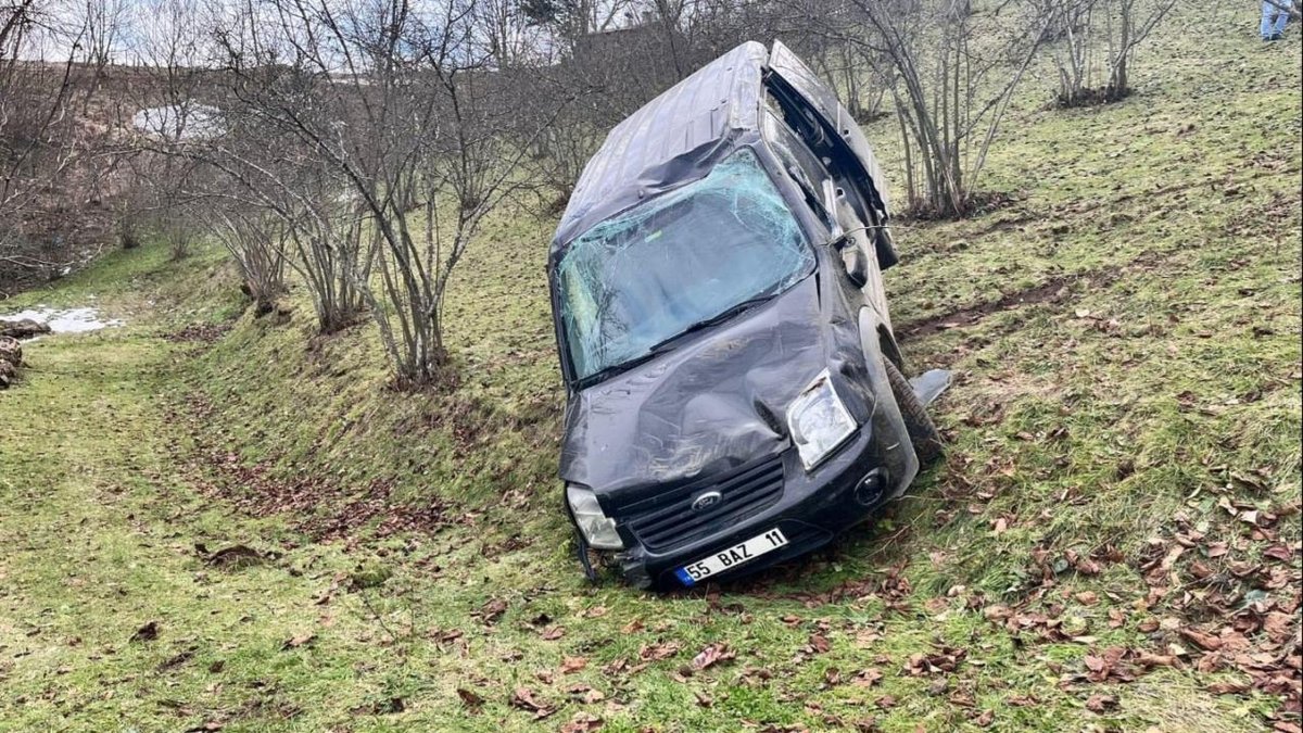 Samsun'da ticari araç fındık tarlasına devrildi: Bir kişi hayatını kaybetti
