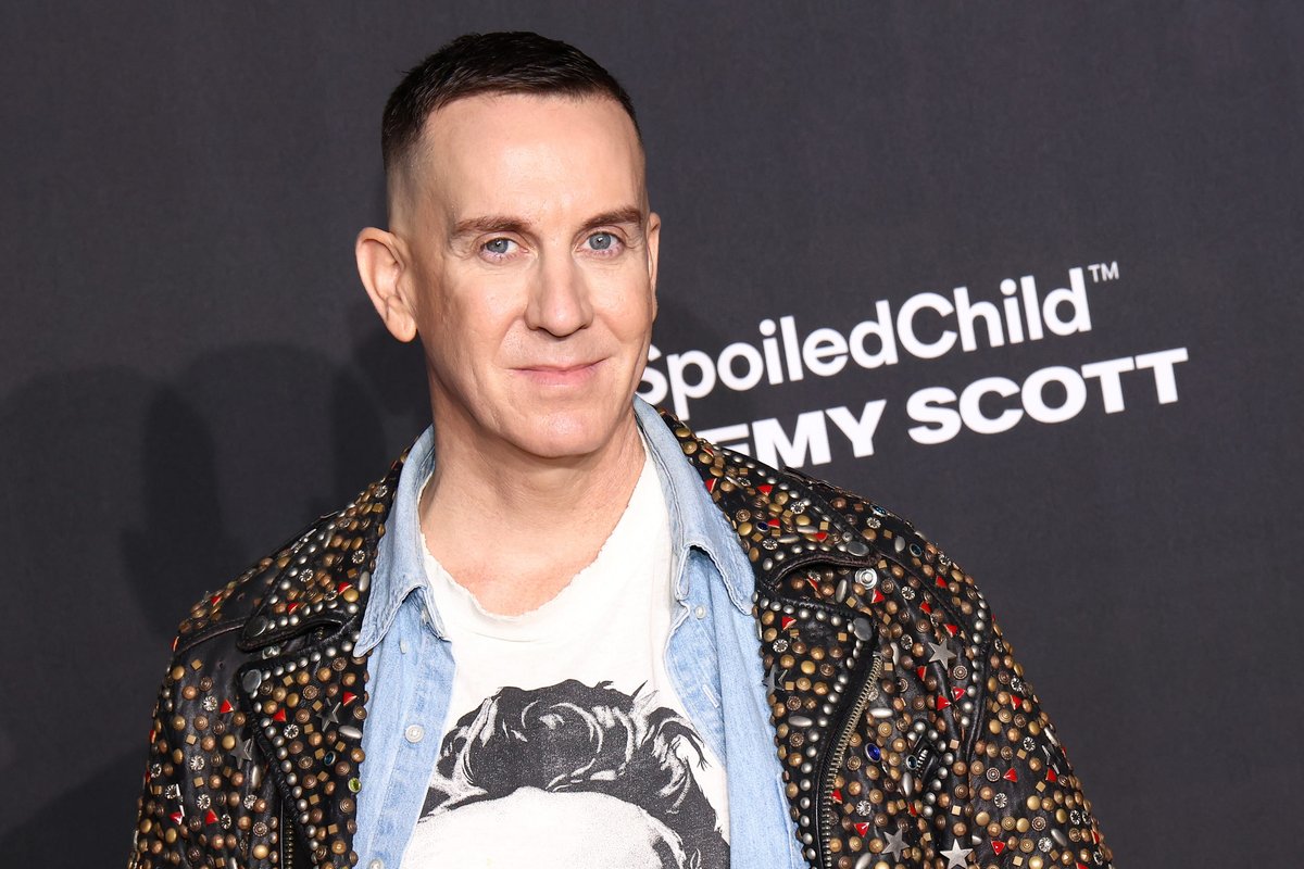 Fashion designer Jeremy Scott gets a huge cheer after ripping up his AI-written commencement speech