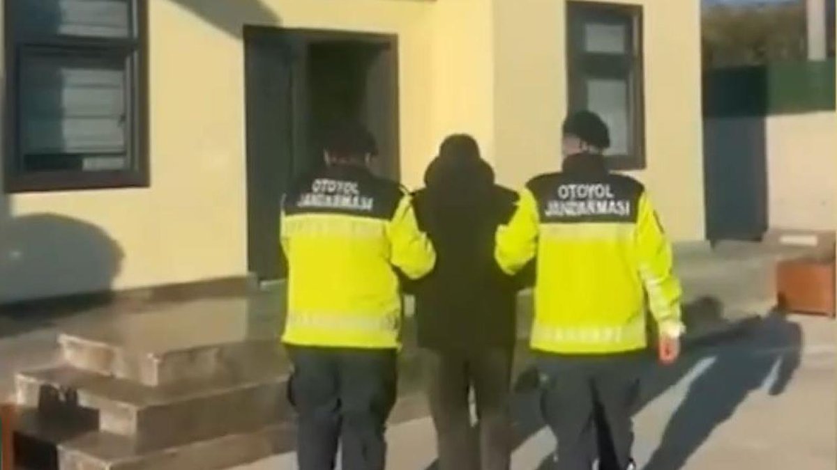 Hatay'da otoyolda yarış yapan araç sahipleri tespit edildi