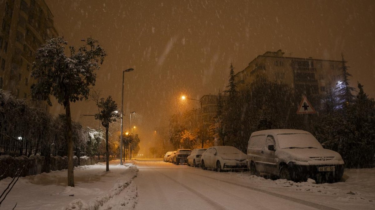 Malatya ile Adıyaman arasında kara yolu trafiğe kapatıldı.