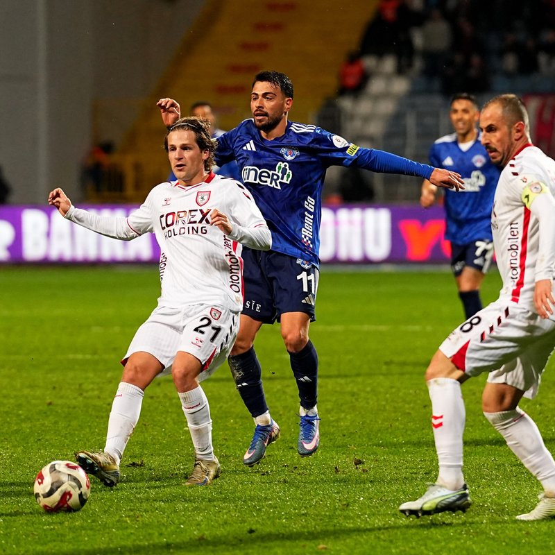 "Samsunspor, uzatma anlarında gol bularak 3 puanı kazandı!"