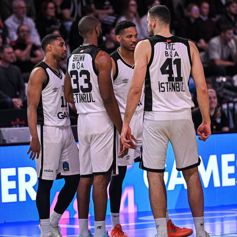 "Henüz yenilgi almayan lider Beşiktaş GAİN"