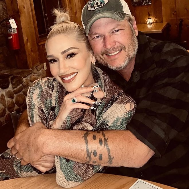 Gwen Stefani ve Blake Shelton,: Yılbaşı Gecesi Tutkulu Bir Öpücük Paylaştı