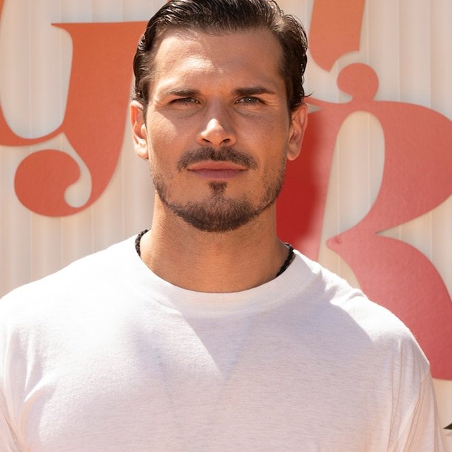 Gleb Savchenko, Brooks Nader ile ayrılığının üzerinden dokuz ay geçtikten sonra gizemli bir kadınla öpüştü.