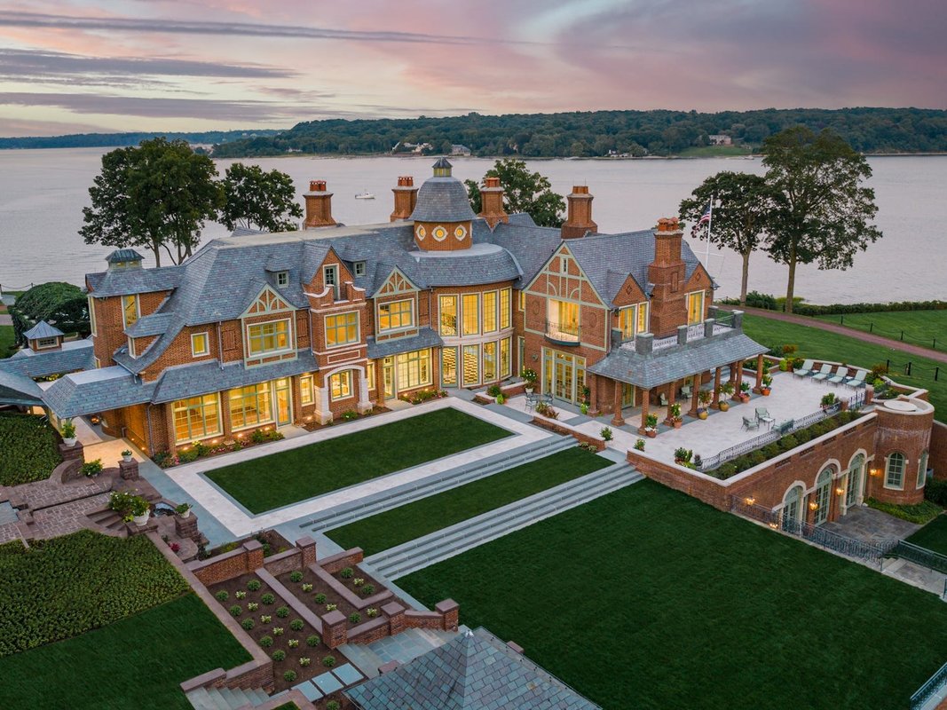 Billy Joel just sold his Long Island estate for a total: of $35 million — $14 million under the original asking price